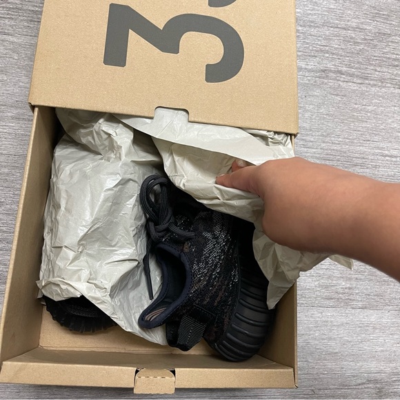 Yeezy Boost 350v2 MX Rock - Picture 6 of 9